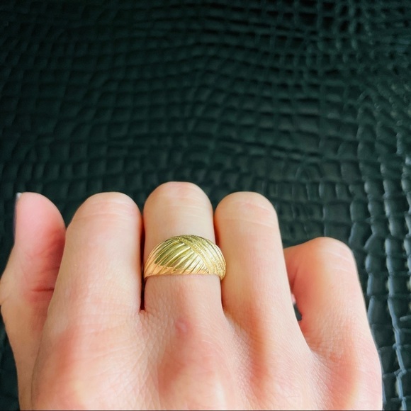 14k Gold Matte And Polished Chevron Woven Crossover Dome Ring - Picture 3 of 9